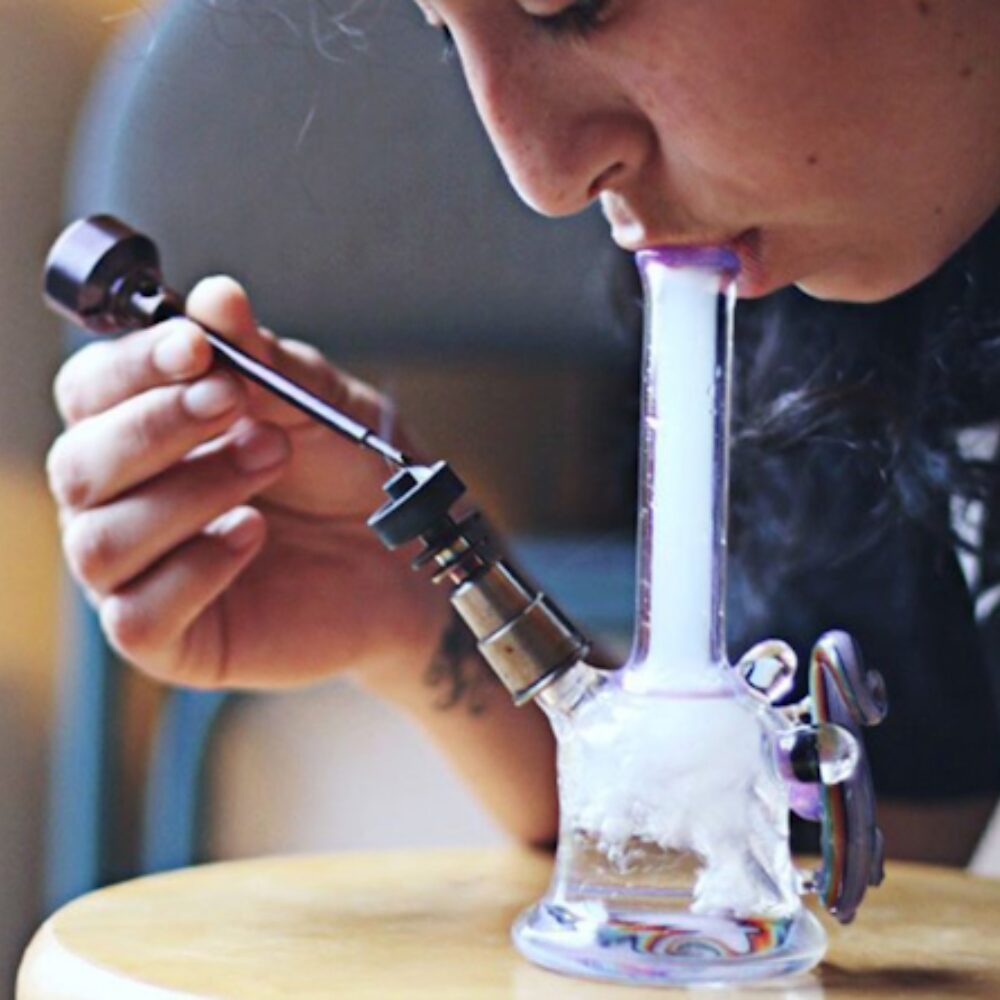 Smoking shatter in a dab rug